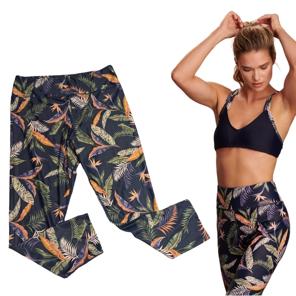 2/$25-Quintsoul Highrise Crop Leggings in Navajo Print NWT Size Small Swim Pants - Picture 3 of 7